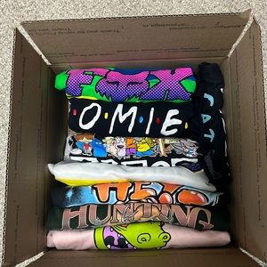 Mystery graphic tee bundle